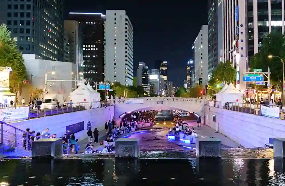 Starting view of Cheonggye Plaza