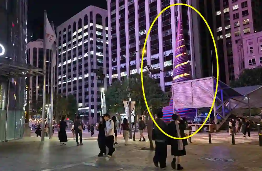 Start at the spot with the Sora Tower in Cheonggye Plaza