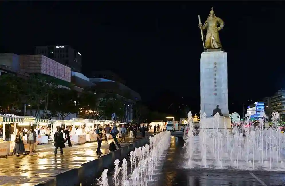 Gwanghwamun Square Autumn Market scene