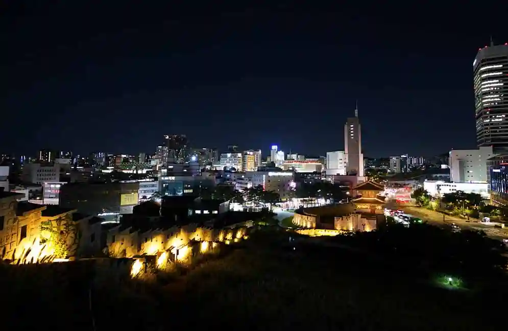 Heunginjimun Gate and the night view of the fortress wall path from Naksan Course
