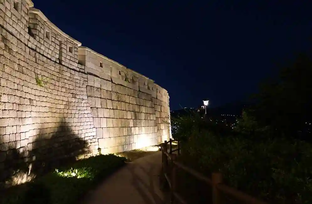 Falling Trail of the City Wall Course