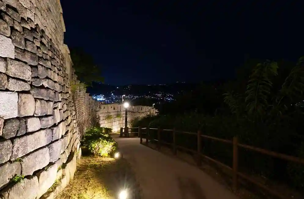Falling Trail of the City Wall Course2