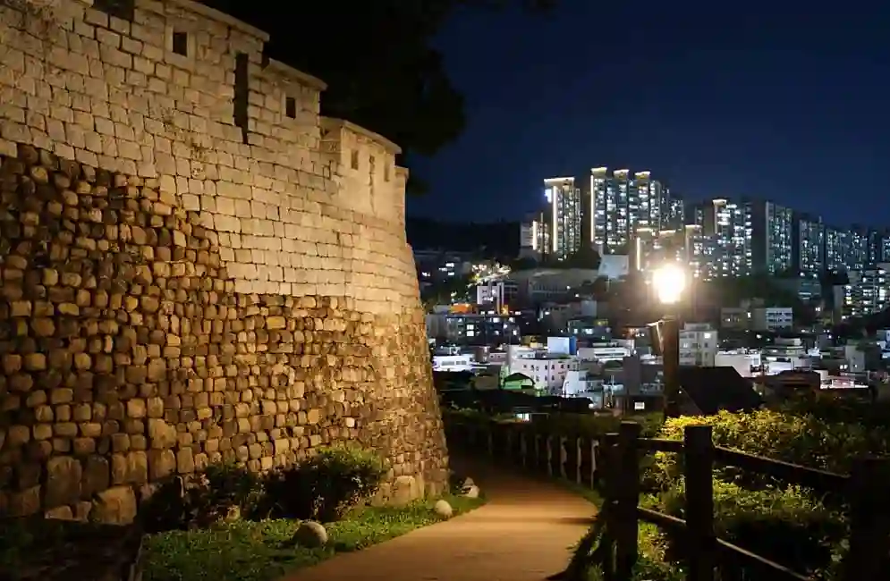 The city wall path and downtown Seoul