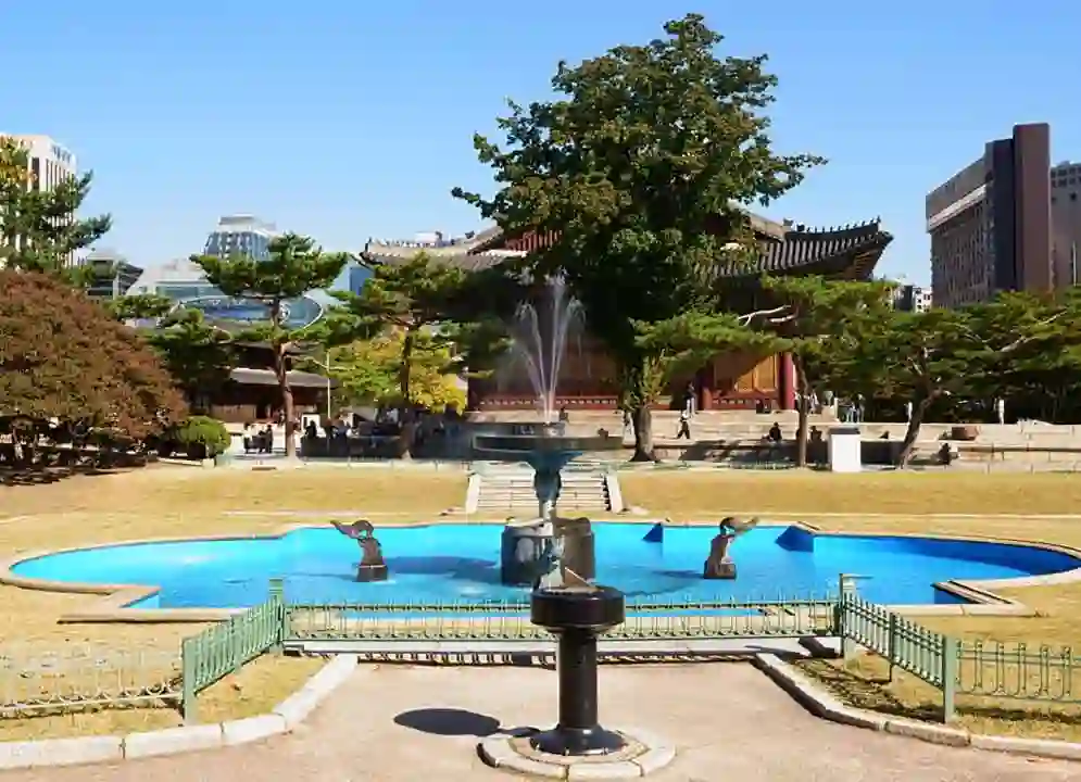 Fountain at Deoksugung Museum of Contemporary Art