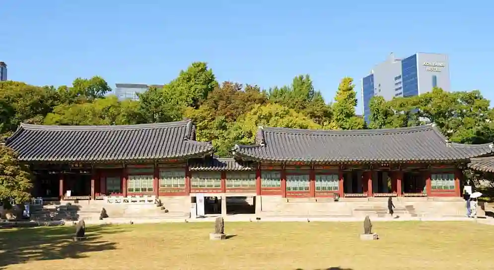 Hanok Connected to Deoksugung, Junmyeongdang and Jeokjodang