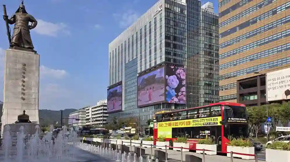 City tour bus passing through Gwanghwamun